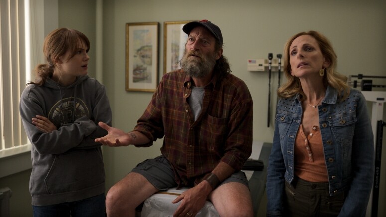 其實除了Troy今年獲得史上首個聽障男配角之外，飾演媽媽的 Marlee Matlin，也是奧