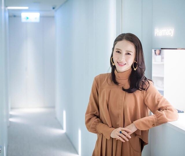 有指當年比自己小4歲的弟弟黎嬰立志做醫生