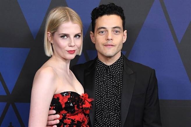 影帝Rami Malek與女朋友Lucy Boynton深情一吻