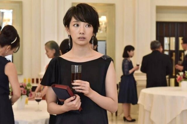 29歲的出版社職員黑木沙也加(波瑠 飾)本來準備結婚後圓滿退出職場,但 29歲的出版社職員黑木沙也加(波瑠 飾)本來準備結婚後圓滿退出職場,但