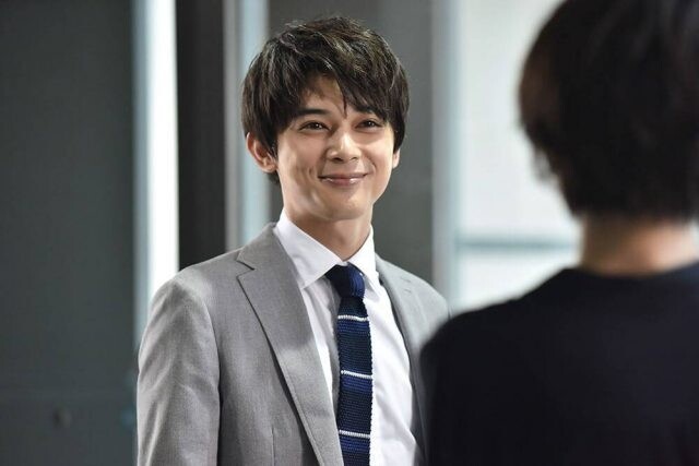 幸而在雙失、生活陷入絕境的情況下,女主角在雜誌社工作的過程中遇上 幸而在雙失、生活陷入絕境的情況下,女主角在雜誌社工作的過程中遇上