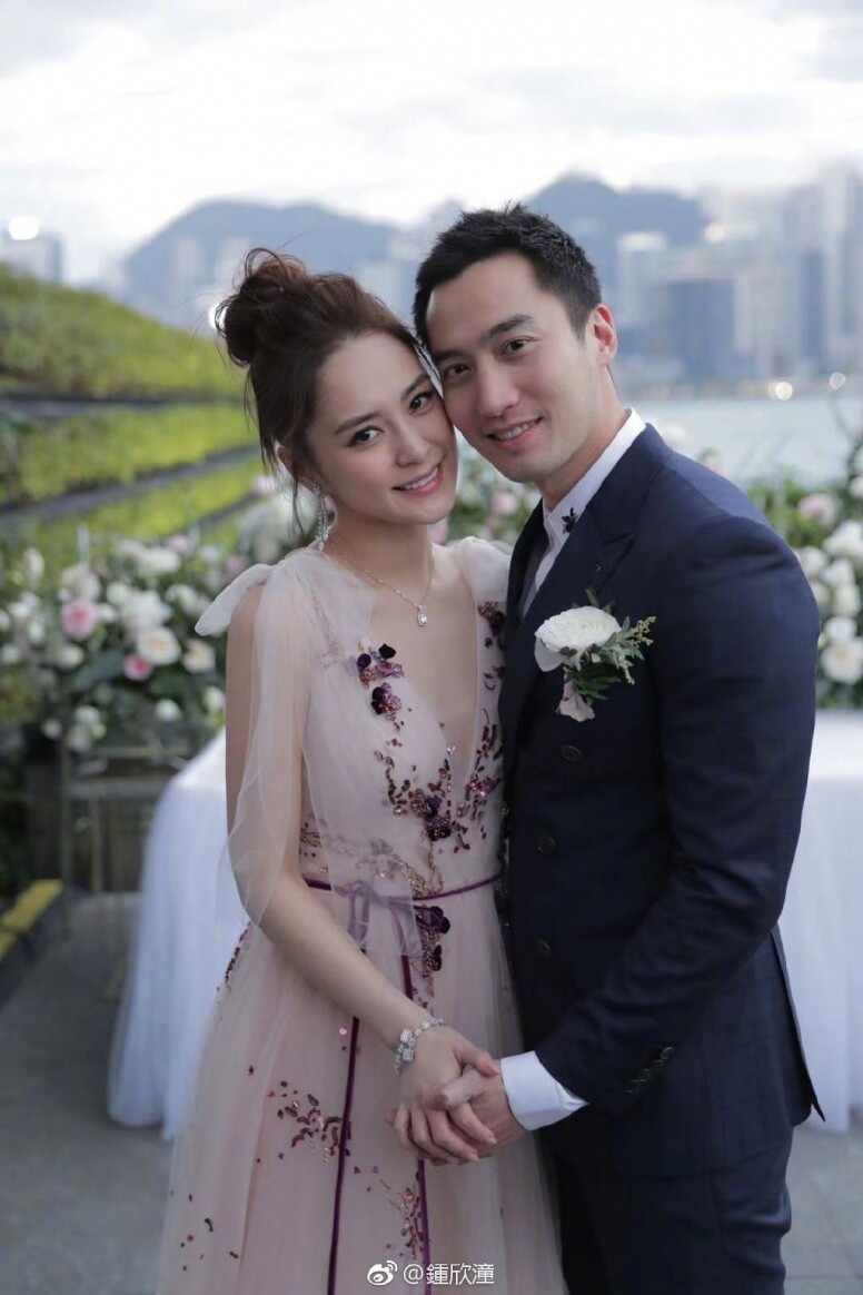 去年尾她與台灣醫生賴弘國(Michael)結婚 去年尾她與台灣醫生賴弘國(Michael)結婚