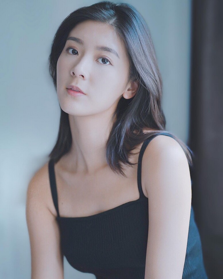 於《逆流大叔》與《非同凡響》中，余香凝要演繹兩種完全不同性格的女生