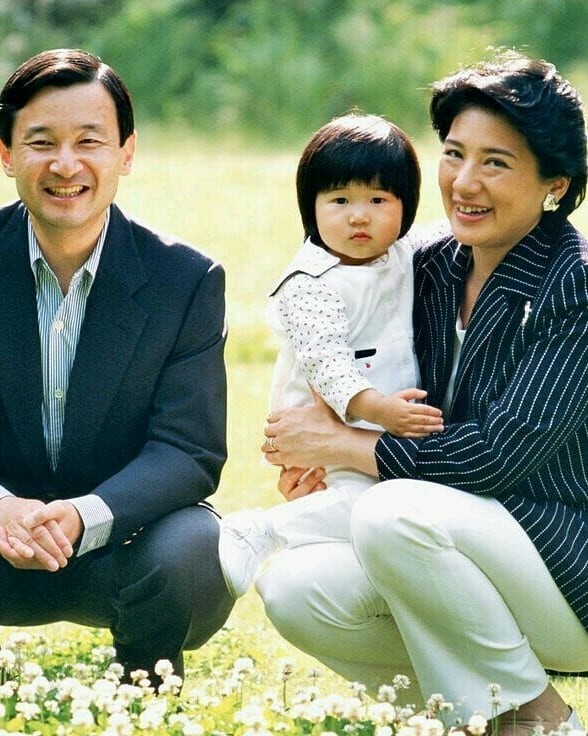 但沒關係,再生就好了吧?偏偏雅子妃生下女兒後即陷入嚴重的產後抑鬱 但沒關係,再生就好了吧?偏偏雅子妃生下女兒後即陷入嚴重的產後抑鬱