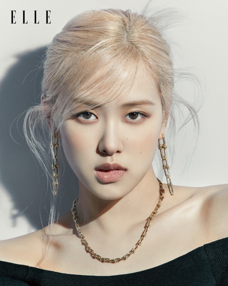 ELLE:主打曲《On The Ground》的內容是關於我們已經擁有需要的東 西,ROSÉ 是甚麼時候 ELLE:主打曲《On The Ground》的內容是關於我們已經擁有需要的東 西,ROSÉ 是甚麼時候
