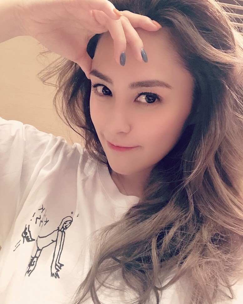 Twins在內地擁有不少知名度,因此阿Sa阿嬌近年已住進上海,並且購買物業 Twins在內地擁有不少知名度,因此阿Sa阿嬌近年已住進上海,並且購買物業