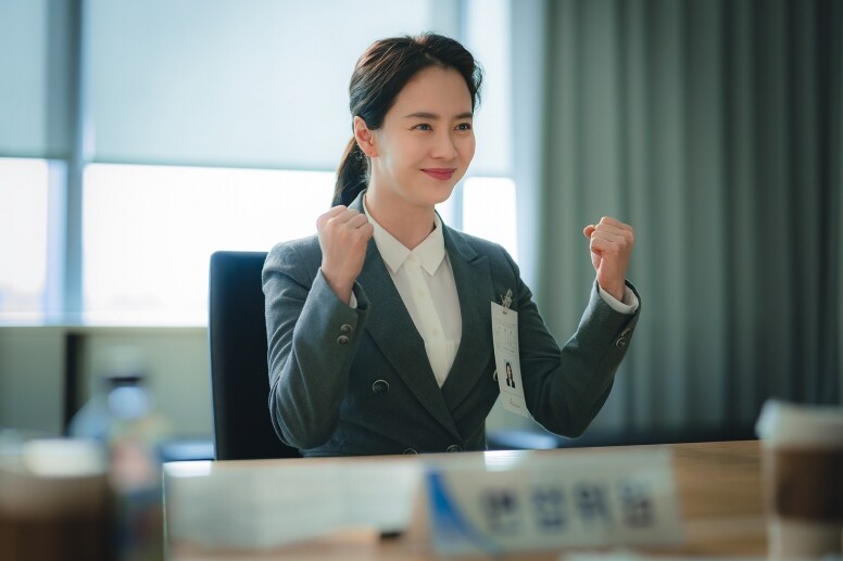 雖然有女神加持，但劇集播出數集收視率未如理想，可能是其他演員名氣