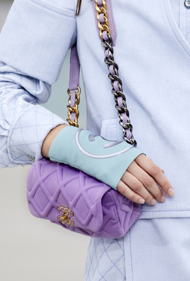 繼Boy、Gabriel 等手袋款後，Chanel 2020 年另一全新袋款，必定是 Chanel 19 bag！設計將 Chanel 經典的
