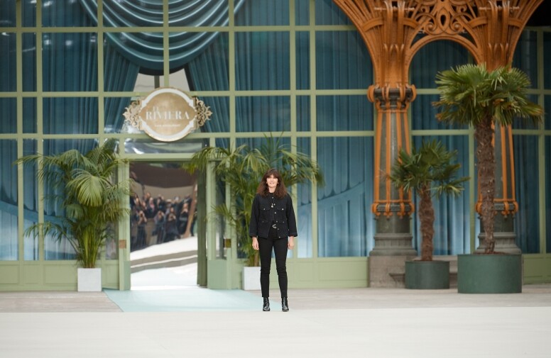 Virginie Viard以清新細膩的角度續寫Chanel 的時尚篇章，筆下形象精緻高雅，運用細節