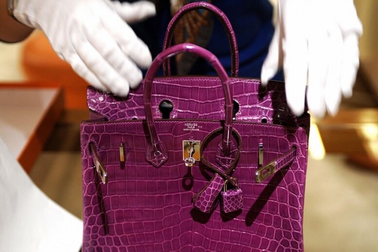 每個 Hermès Birkin 手袋都是 Hermès 品牌內的自家工匠，花時足足48個小時人手製
