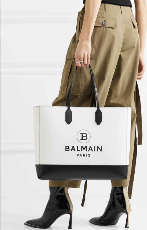 皮革字母手袋 （$11,175 Balmain, available at Net-a-porter)黑白大氣配色及字母logo，一看就是品牌