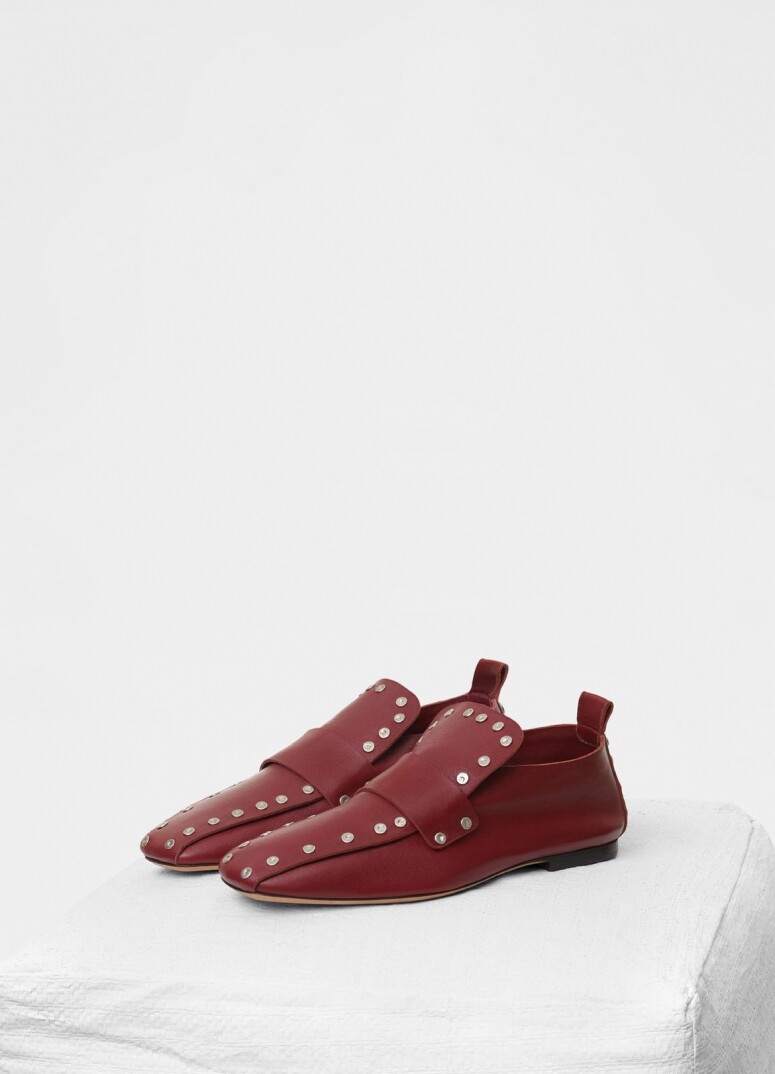 25歲以上至少擁有一雙！Chanel、Céline、Roger Vivier、Valentino 4大高級時尚品牌平底鞋推薦！