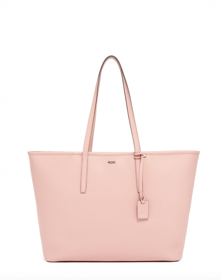 迷人的胭脂粉紅色定必令各媽媽愛不惜手！TUMI Everyday Tote 推出胭脂色季節限定