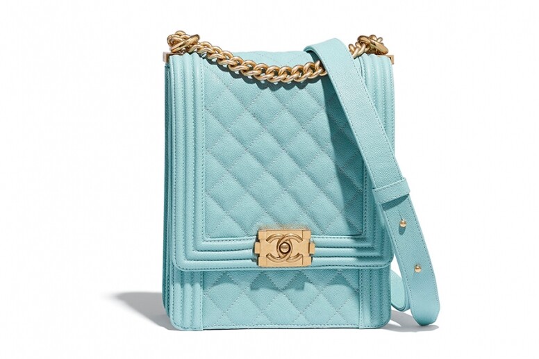 長款Tiffany Blue淺藍色小牛皮Boy Chanel 手袋 $31,100 長款Tiffany Blue淺藍色小牛皮Boy Chanel 手袋 $31,100