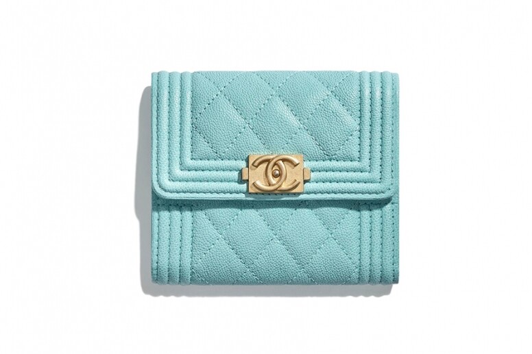 Tiffany Blue淺藍色小牛皮Boy Chanel短銀包 $6,100