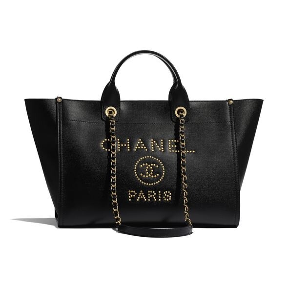當上新手媽媽何不買個靚手袋慶祝一番？Chanel這款tote bag向來不乏捧場客，皮