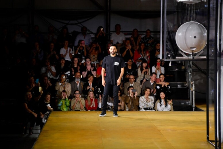 Riccardo Tisci分享：「我們都渴望再次重新建立聯繫……為了這次表演，我想通過在英國
