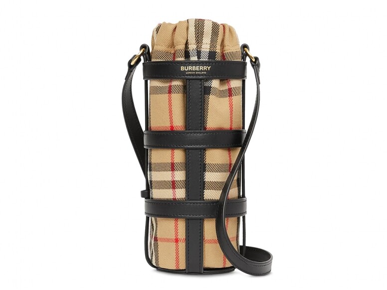 Burberry 環保杯水樽袋用上經典的格子圖案，戶外和日常穿搭都能駕馭，可調較