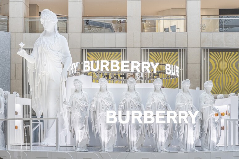 Burberry The World Of Olympia置地廣場期間限定店地點：中環置地廣場中庭地下開放日子