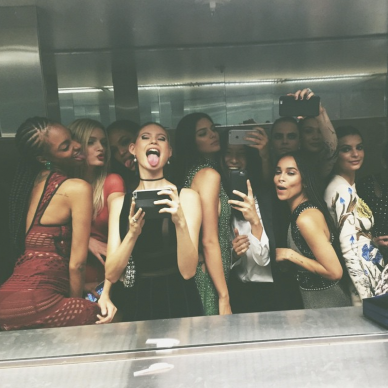 不過這條規定也在2015年由Kendall Jenner打破了，她也在Instagram上發布了第一張Met Gala的