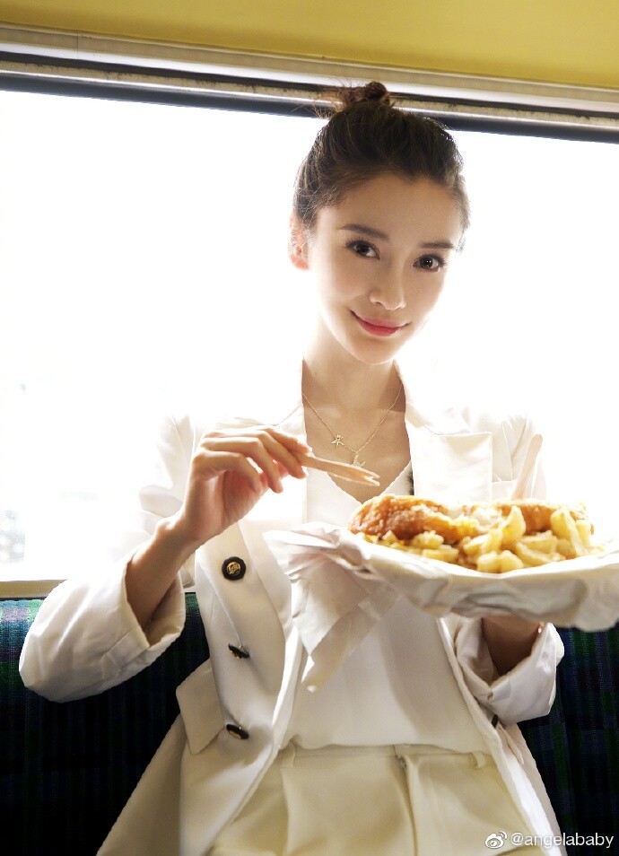 這顏值我可以！Angelababy 從小粉絲變拍檔，與碧咸同框拍廣告
