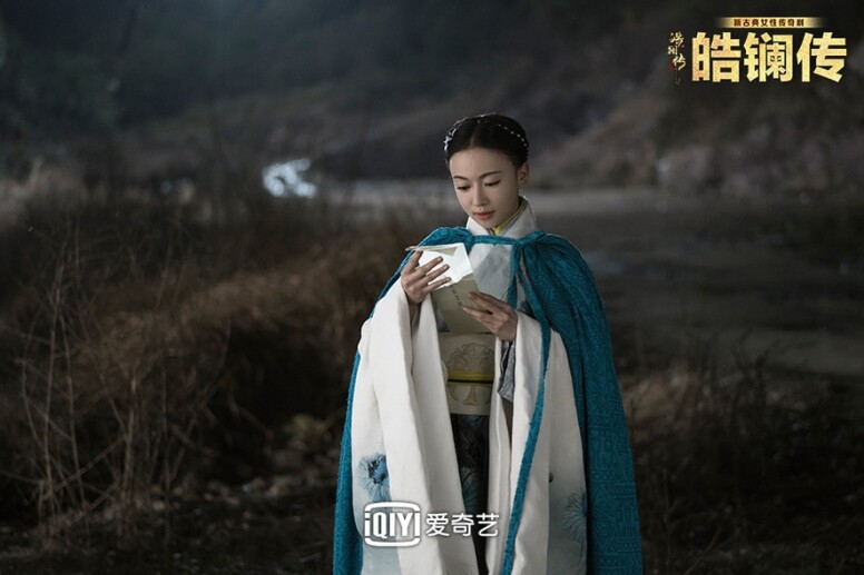 比起《延禧攻略》的清朝包包頭,《皓鑭傳》的先秦中分簡約髮型更易掌握,與吳 比起《延禧攻略》的清朝包包頭,《皓鑭傳》的先秦中分簡約髮型更易掌握,與吳