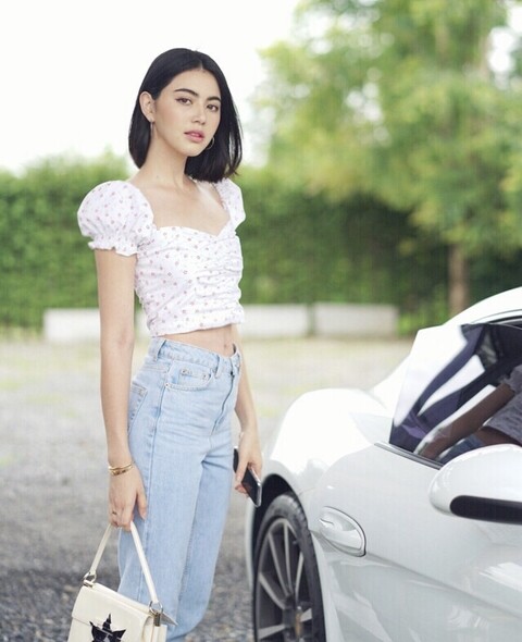 身為泰國比利時混血兒的Davika Hoorne五官立體,更操得結實腹肌,零死角的她有 身為泰國比利時混血兒的Davika Hoorne五官立體,更操得結實腹肌,零死角的她有
