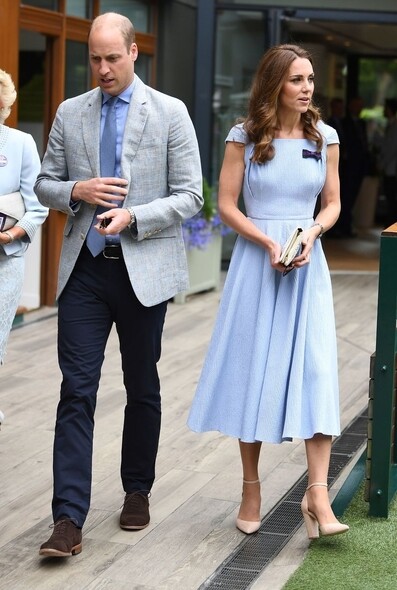 今年多次現身溫布頓網球賽的凱特王妃(Kate Middleton)這次和威廉王子(Prince William)一起 今年多次現身溫布頓網球賽的凱特王妃(Kate Middleton)這次和威廉王子(Prince William)一起