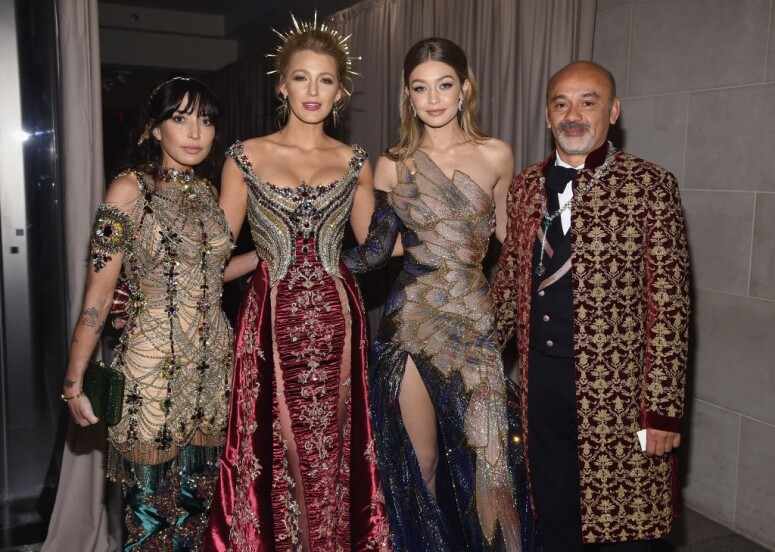 ELLE：整個Met Gala準備過程需要花多長時間呢？Simon Hallin：如果是Met Gala 這種大型活動