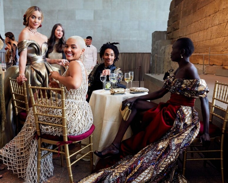 LLE：Met Gala 紅毯上有遇過什麼意外危機讓你捏把冷汗嗎？Simon Hallin：Met Gala 我們通常