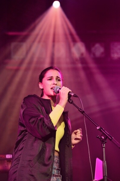 原來 Naomi Scott 並非以演員身分開展娛樂事業的