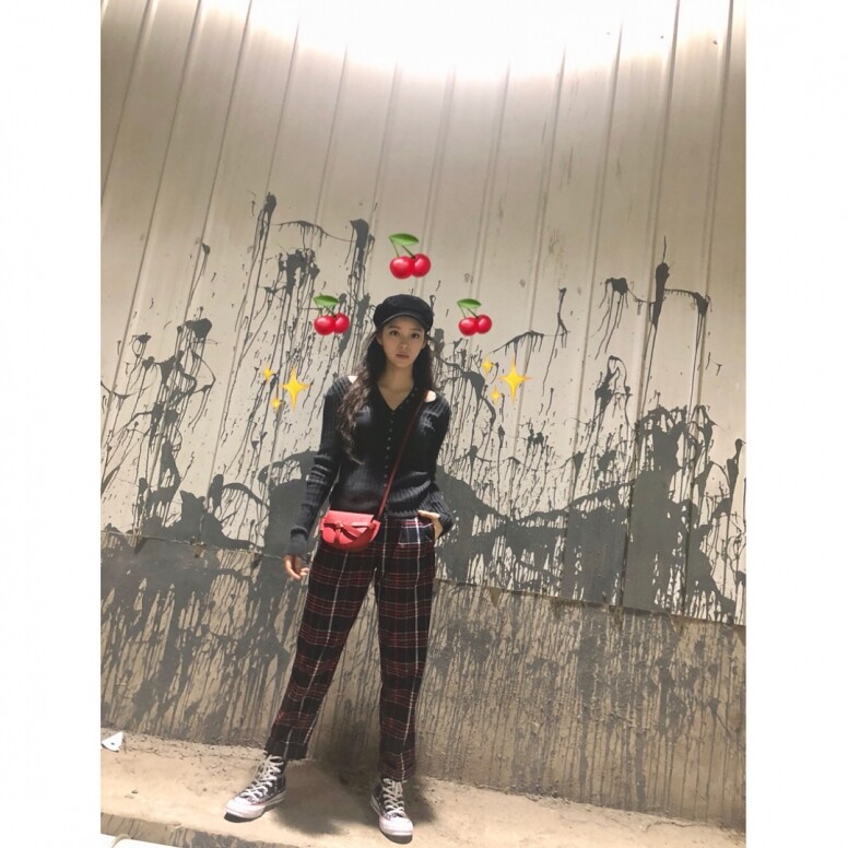 看歐陽娜娜Instagram學私下穿搭：格紋元素