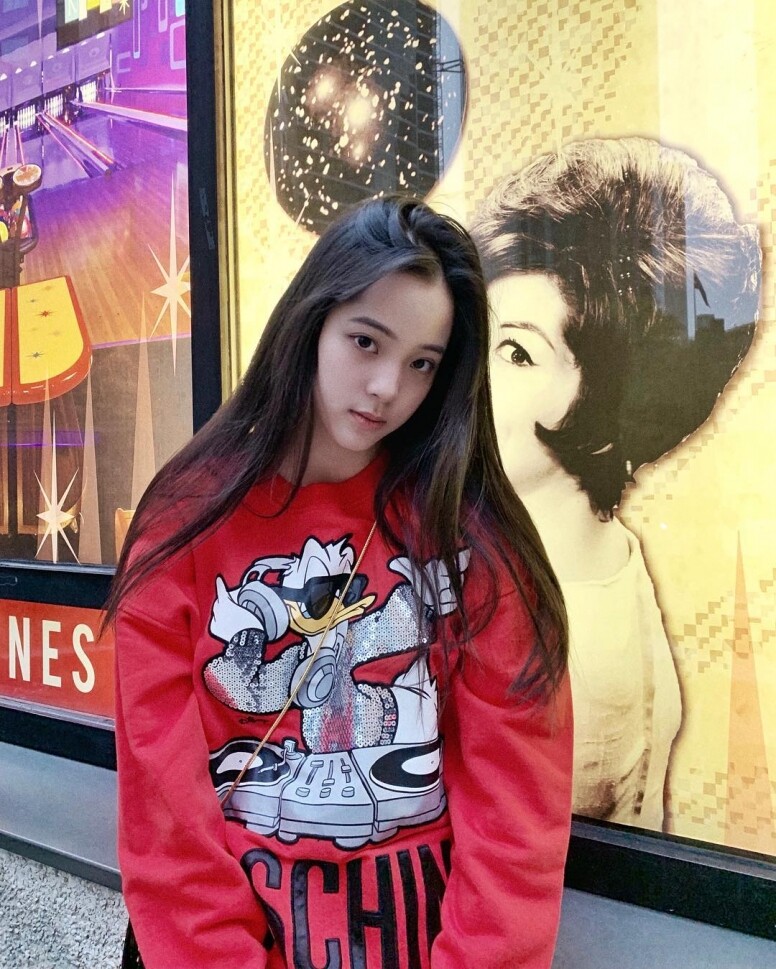看歐陽娜娜Instagram學私下穿搭：亮色系