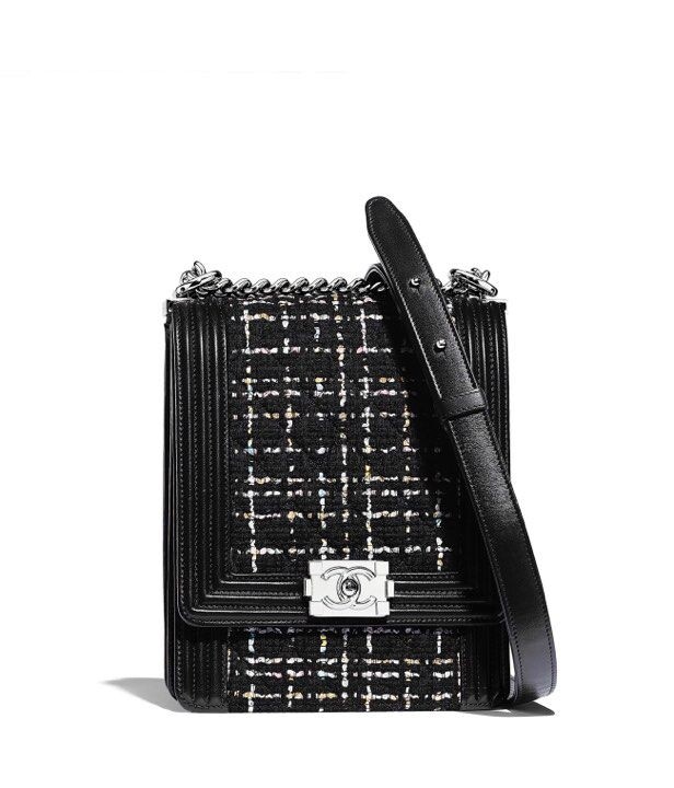 CHANEL，BOY CHANEL黑色斜紋軟呢口蓋手袋，HKD$34,107