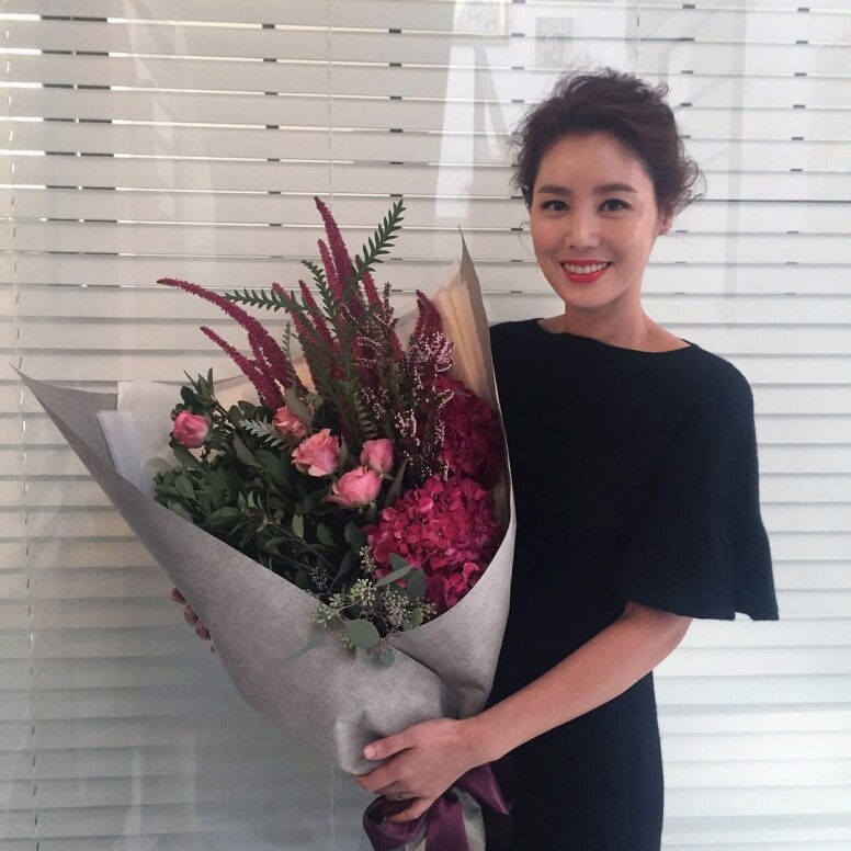 儘管是選美出身的她，靠著出眾的美貌及演技早已擄獲不少少男少女，皆
