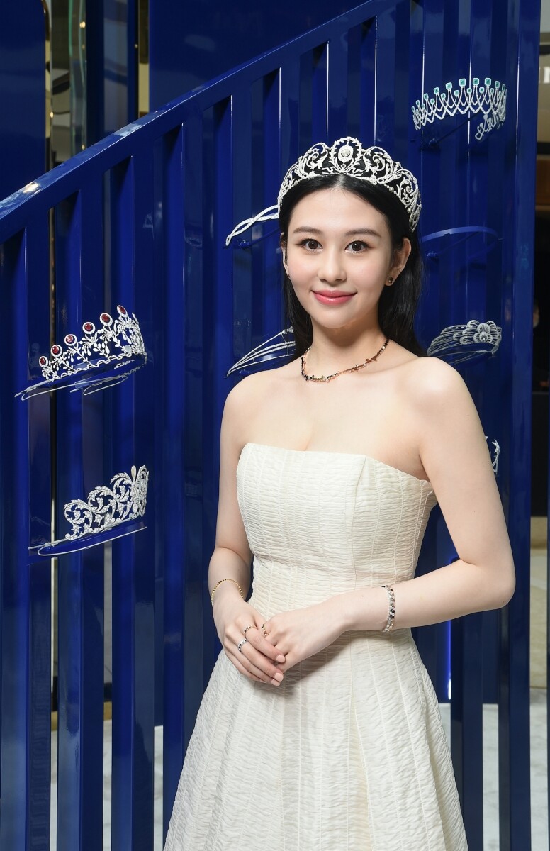 有最美星二代之稱的沈月也現身支持，沈月為Chaumet Bee My Love系列珠寶展現不