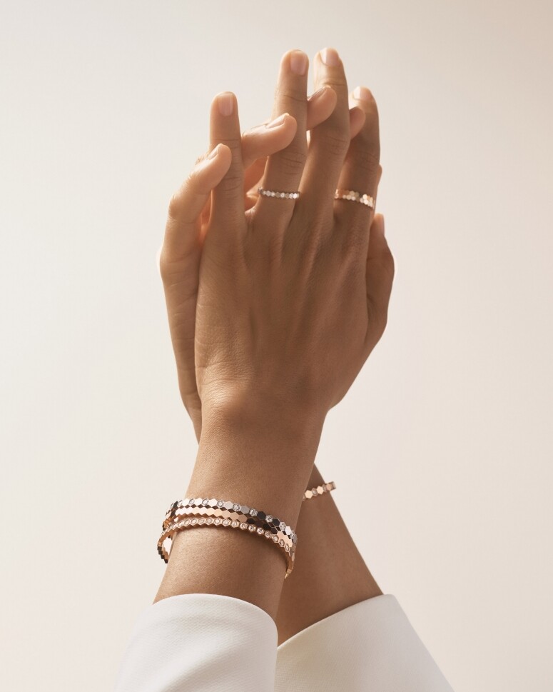 Chaumet「Bee My Love」系列是品牌其中一個具標誌性的珠寶系列，六邊形的蜂巢設計