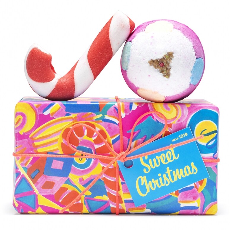 Lush推出各式各樣的聖誕禮盒，這款禮盒包括一顆節日布甸汽泡彈和節日