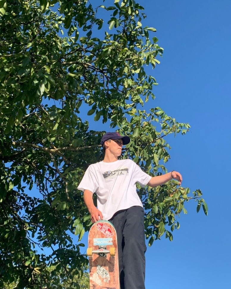 除了唱歌外,Cruz也喜歡玩滑板和打籃球,好動活潑。Photo:Instagram@cruzbeckham https://www.instagram.com/p/CEC7 除了唱歌外,Cruz也喜歡玩滑板和打籃球,好動活潑。Photo:Instagram@cruzbeckham https://www.instagram.com/p/CEC7