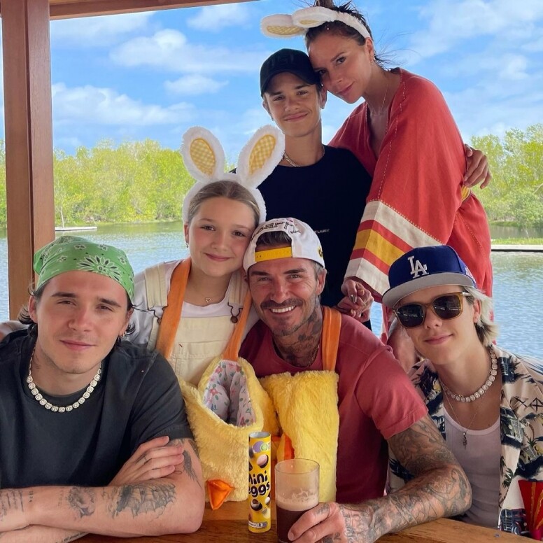 David Beckham和Victoria Beckham的孩子,自然遺傳了他們強大的基因,特別是Brooklyn Beckham、Romeo Beckham和Cruz Beckham David Beckham和Victoria Beckham的孩子,自然遺傳了他們強大的基因,特別是Brooklyn Beckham、Romeo Beckham和Cruz Beckham