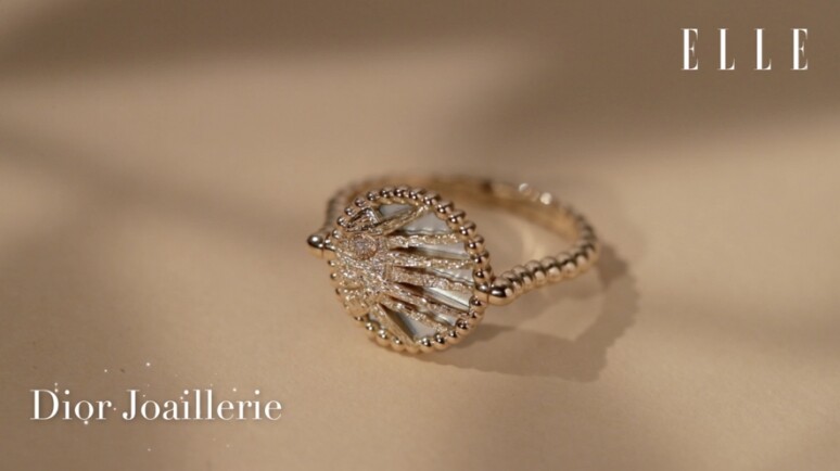 Dior Joaillerie 18K黃金鑽石珍珠母貝及縞瑪瑙雙面指環 $27,400 Dior Joaillerie 18K黃金鑽石珍珠母貝及縞瑪瑙雙面指環 $27,400