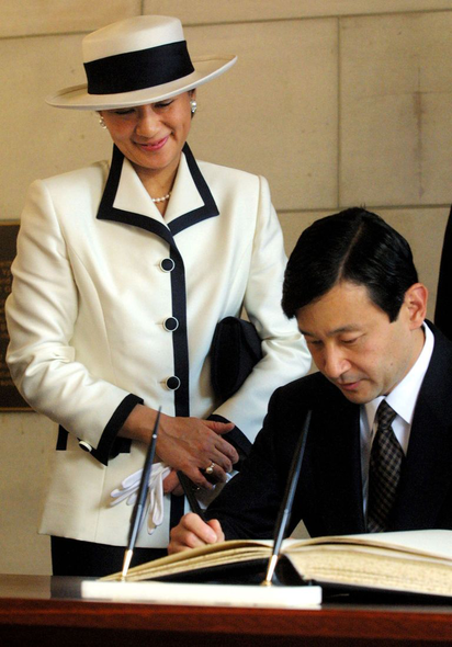 直到2013年，迎來結婚20周年紀念的兩人，才對外公布了雅子身體逐漸好轉