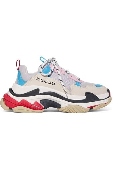 老爹鞋始祖之一Balenciaga至今仍然每季推出新色配搭的Triple S,這款集合了粉藍 老爹鞋始祖之一Balenciaga至今仍然每季推出新色配搭的Triple S,這款集合了粉藍