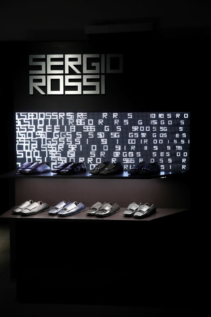 品牌Sergio Rossi也將其一周所得的收入（10萬歐元）捐贈自米蘭一家醫院。