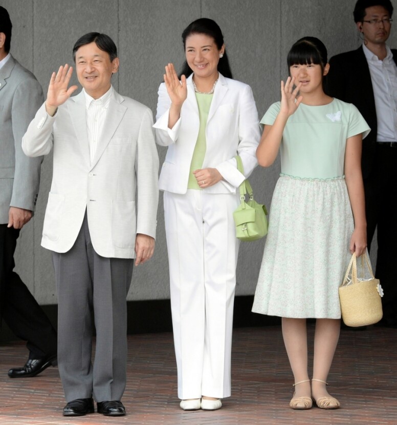 德仁、雅子和愛子一直是人人稱羨的溫馨三人家庭。他們一家的穿搭打扮