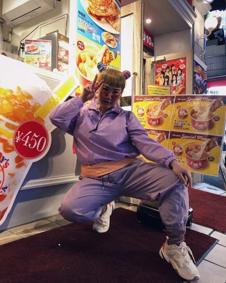 肥姐是大家的開心果，欣宜也帶有「開心果」特質，更在穿搭上玩起來。她曾到