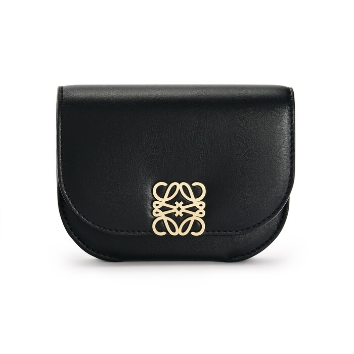Loewe Goya clutch手袋 $16,900 (18.5 x 12.5 x 2.9cm)風琴式剪裁的Loewe Goya clutch手袋是尺寸