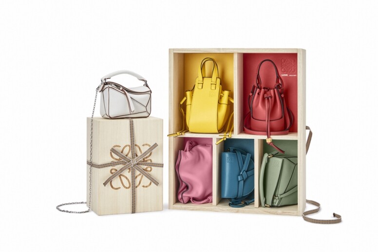 這個Loewe迷你袋桐箱禮盒可以是禮盒,也可以當成收納箱再家裡擺着當裝 這個Loewe迷你袋桐箱禮盒可以是禮盒,也可以當成收納箱再家裡擺着當裝