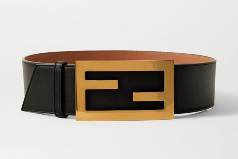 Fendi FF logo除了出現在手袋衣服上，作為皮帶釦也很恰如其份地點綴衣飾。