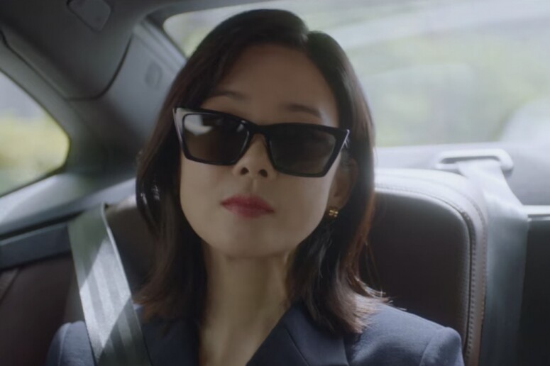 在公開三人的復仇計畫之前，韓嘏俊的生母李慧珍為了爭奪孩子的扶養